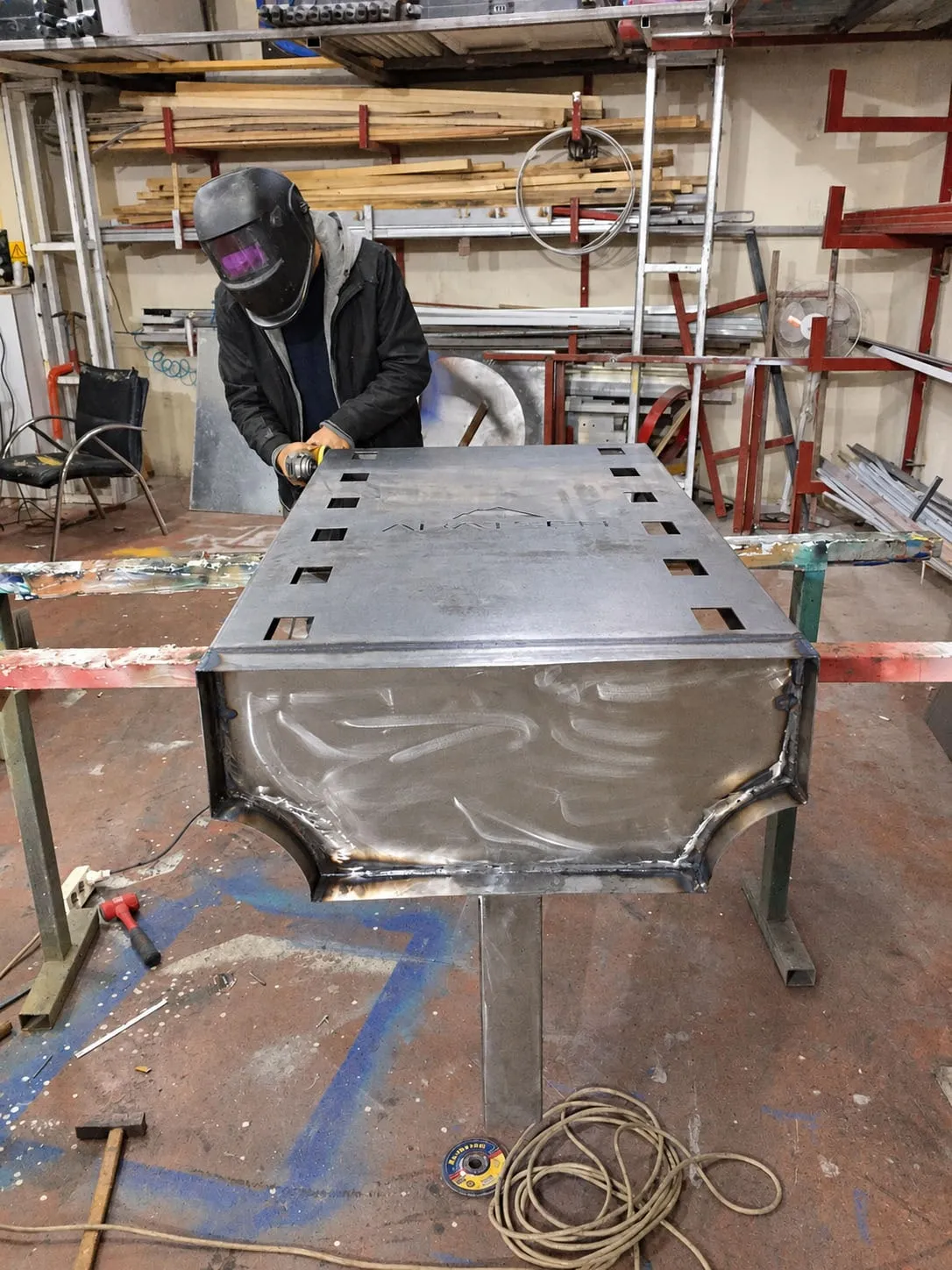 Aratech — custom LED tables — Image 5 of 6