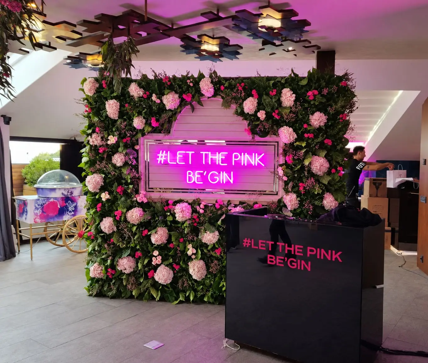 Flower wall & neon sign